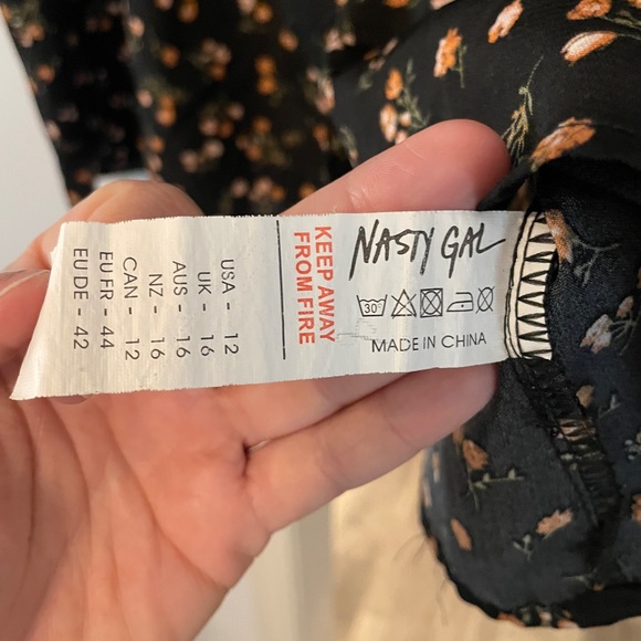 NWOT Nasty Gal Floral Deep V Neck Tea Dress - Picture 5 of 8